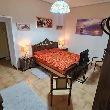 Iocco House Center *