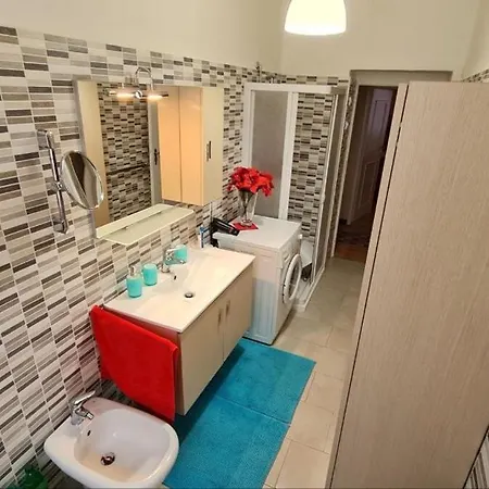 Iocco House Center *