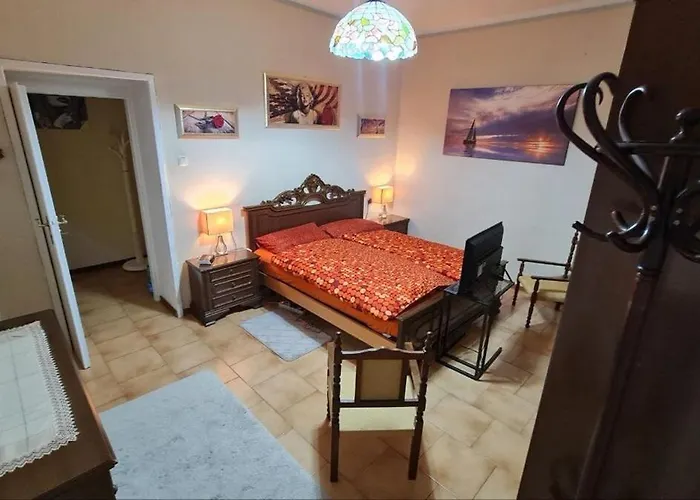 Iocco House Center *