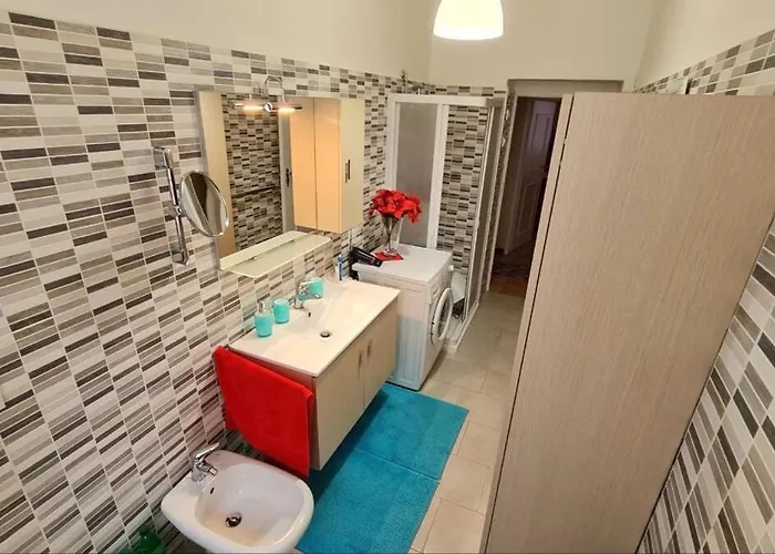 Iocco House Center *